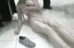 XXX Mengintip untuk mencium dan kemudian menutup contoh cerpen alam beberapa orang di ruang hangat